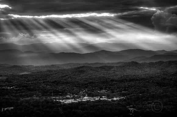 SunraysOverLenoirJDA2bw LRC2