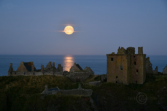 2507Dunnotter Castle moonriseJDALRC
