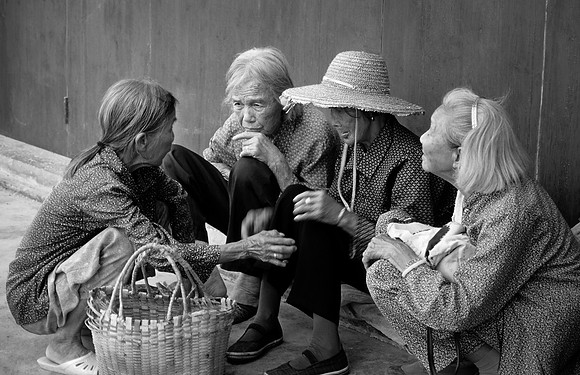 4 Gossips, Yangshou Market -JDA BWLR
